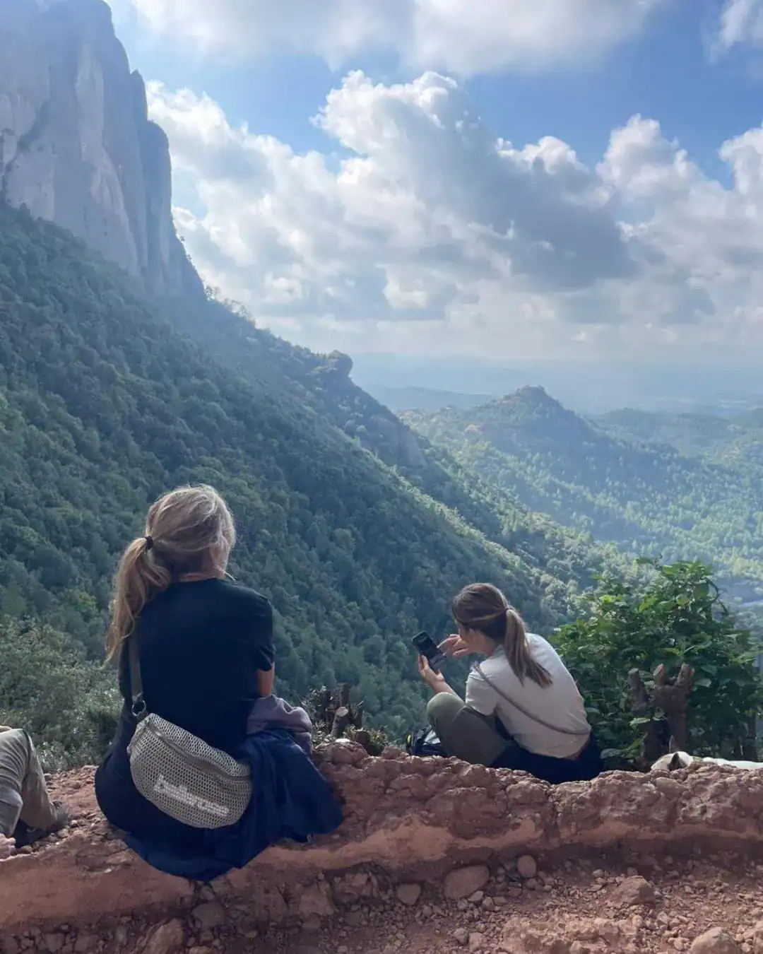 Go for hikes in the area! Montserrat is only 35 min away!